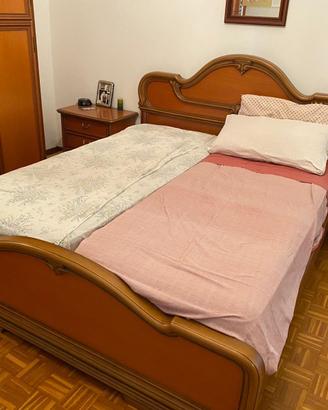 Letto matrimoniale classico in legno