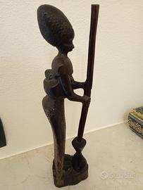 Statuetta etnica in legno