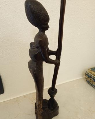 Statuetta etnica in legno