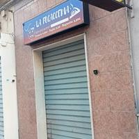 Locale Commerciale completo di attrezzatura