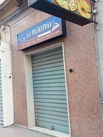 Locale Commerciale completo di attrezzatura