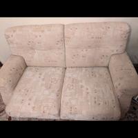 2 divani. subito disponsibile 