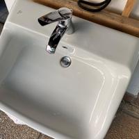 Lavabo Ideal Standard con miscelatore
