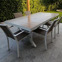 Tavolo e sedie giardino