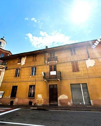 Casa indipendente di 500 m² con 3 locali e box aut