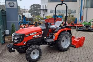 Trattore agricolo VST 930 con trincia FL 125