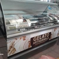 Vetrina gelateria 18 gusti