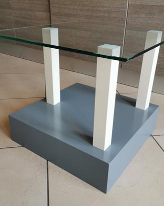 Tavolo moderno con piano in vetro 50x50 cm