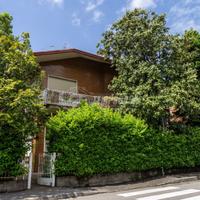 Semindipendente con doppi servizi, sottotetto, Box