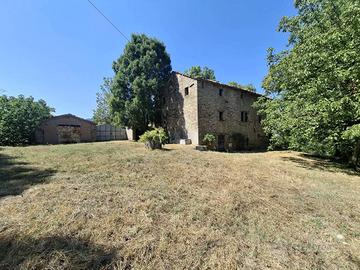 Rustico / Casale di 510 m² con più di 5 locali a R