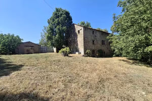 Rustico / Casale di 510 m² con più di 5 locali a R