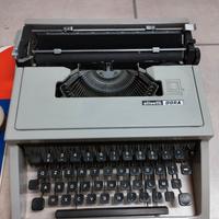 Macchina da scrivere Vintage Olivetti Dora