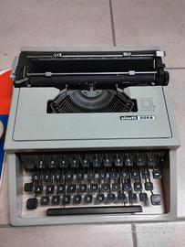Macchina da scrivere Vintage Olivetti Dora