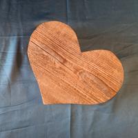 Cuore decorativo in legno massello rustico 26 cm