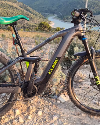 E- bike CUBE HYBRID con motore BOSCH .