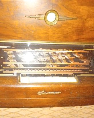 radio antica funzionante con giradischi 