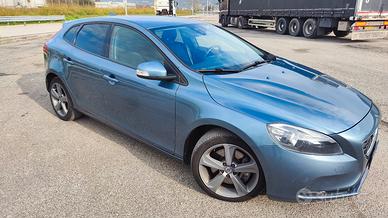 VOLVO V40 D3