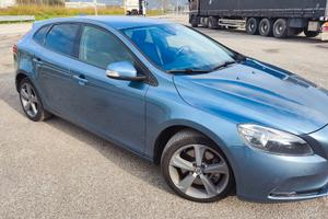 VOLVO V40 D3