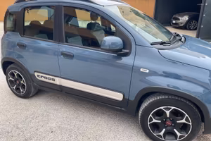 Fiat Panda Cross hybrid benzina 5 posti blu
