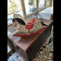 Cavallino a dondolo in legno