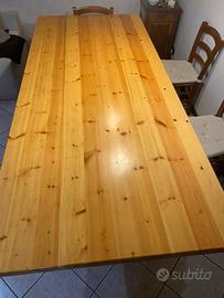 Tavolo in legno massiccio