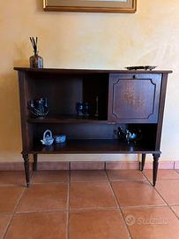Mobile in legno stile classico