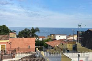 Casa singola con terrazza ad Acireale centro
