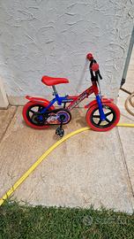 bici a spinta, con rotelle e monopattino 