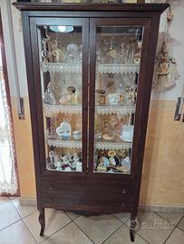 Vetrina Classica Completa di oggettistica