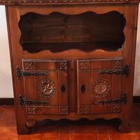 mobile bar in legno stile rustico