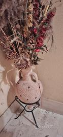 Anfora in terracotta con treppiedi