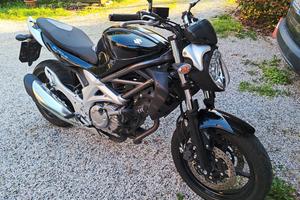 Suzuki Gladius 650 – 2011 – 14.927 km REALI – Pari