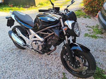 Suzuki Gladius 650 – 2011 – 14.927 km REALI – Pari