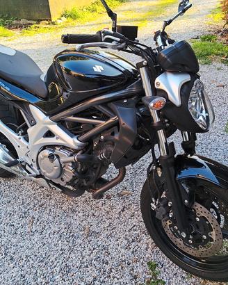 Suzuki Gladius 650 – 2011 – 14.927 km REALI – Pari