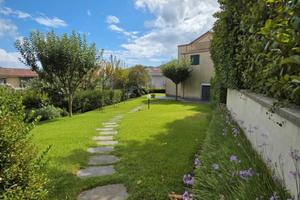 Villetta a schiera con giardino e garage