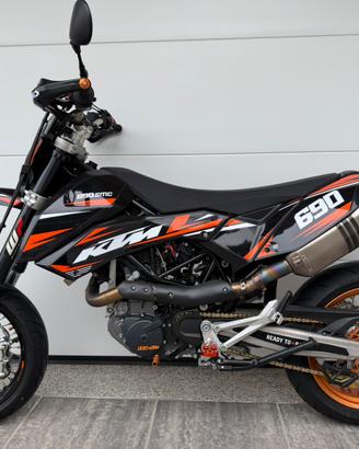 KTM 690 SMC motard