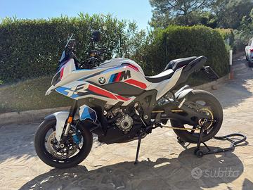 BMW M1000XR