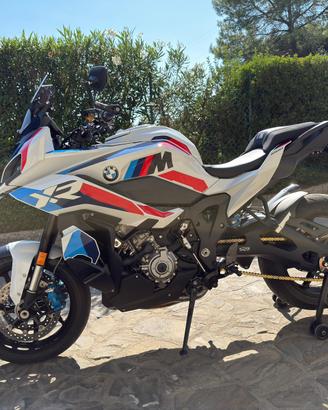 BMW M1000XR