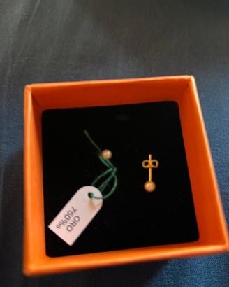 Orecchini d oro con perlina