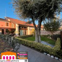 Villa in corte storica