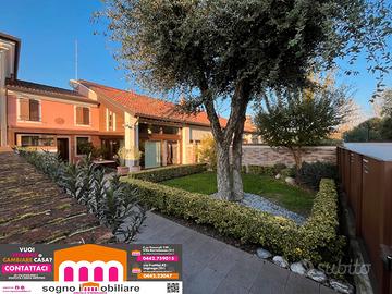 Villa in corte storica