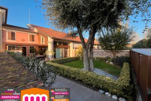 Villa in corte storica