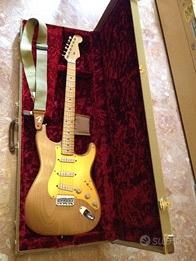 Chitarra Stratocaster con body Fender anni '50