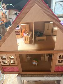 Casetta delle bambole in legno