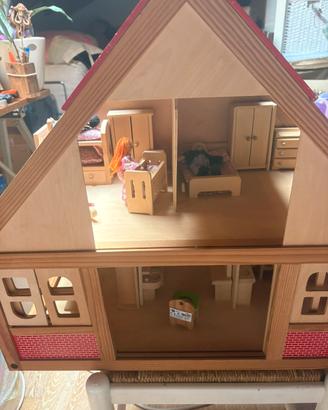 Casetta delle bambole in legno