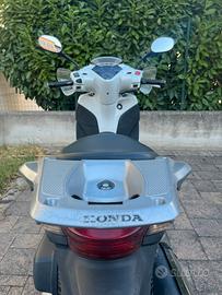 SH 300i
