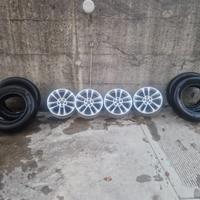 Gomme 4 stagioni Pirelli con cerchi originali Ford