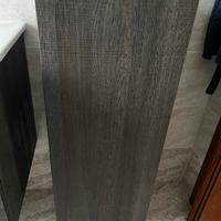 Semi colonna bagno moderna con ripiani in vetro