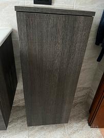 Semi colonna bagno moderna con ripiani in vetro