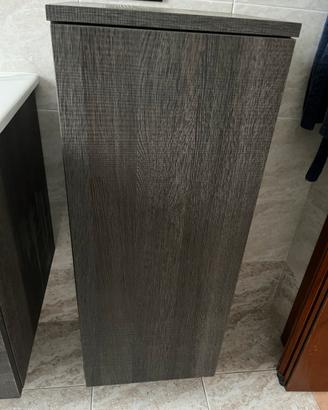 Semi colonna bagno moderna con ripiani in vetro